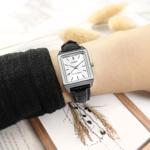 Reloj Casio análogo de cuero negro para mujer
